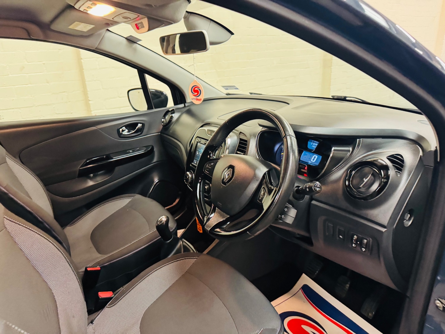 Used Renault Captur 2015 for sale - 76088928: Photo 16