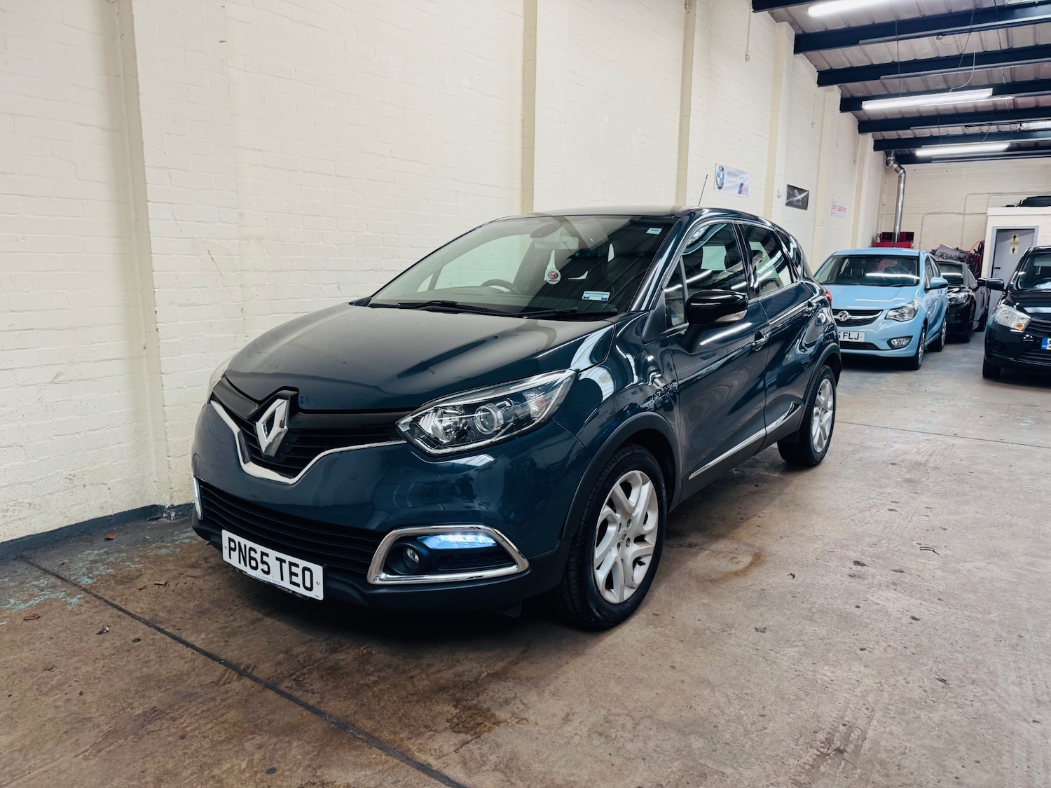Used Renault Captur 2015 for sale - 76088928: Photo 2