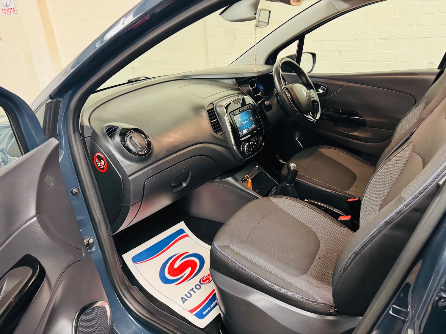 Used Renault Captur 2015 for sale - 76088928: Photo 24