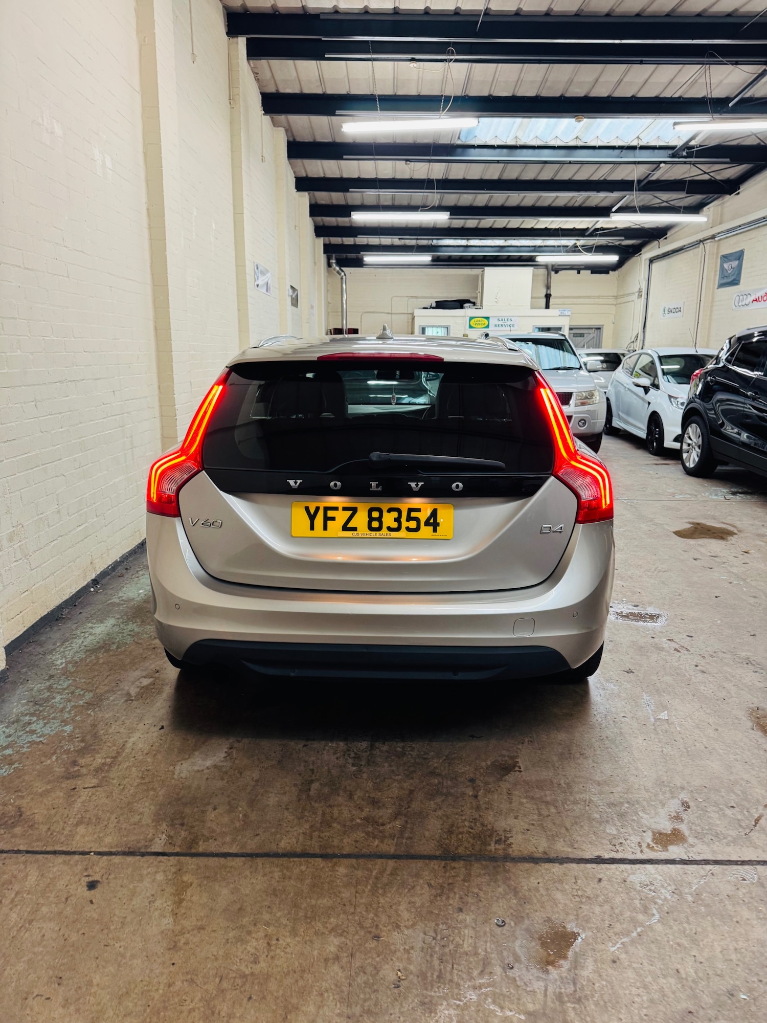 Used Volvo V60 2012 for sale - 76588894: Photo 15