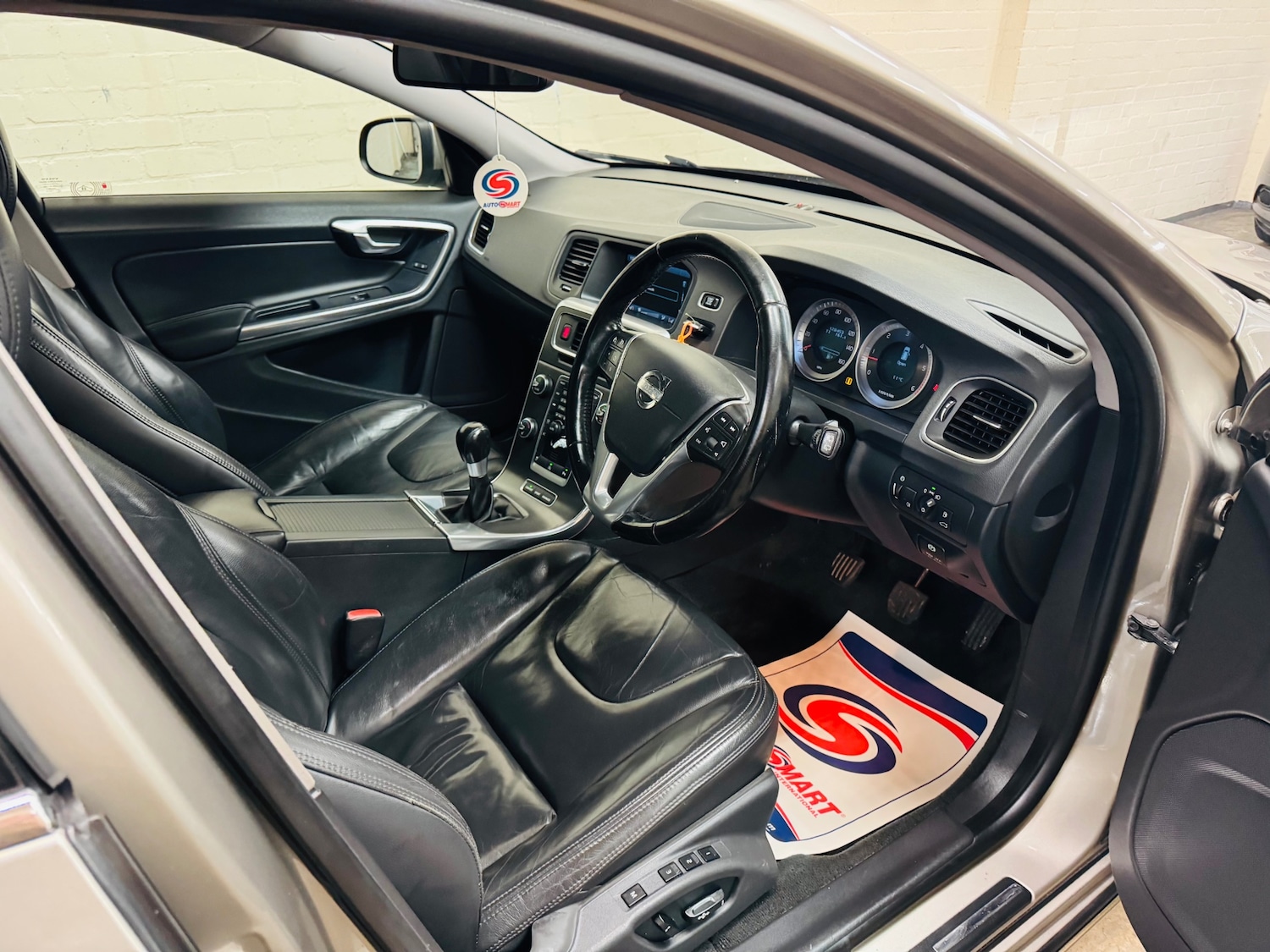 Used Volvo V60 2012 for sale - 76588894: Photo 18