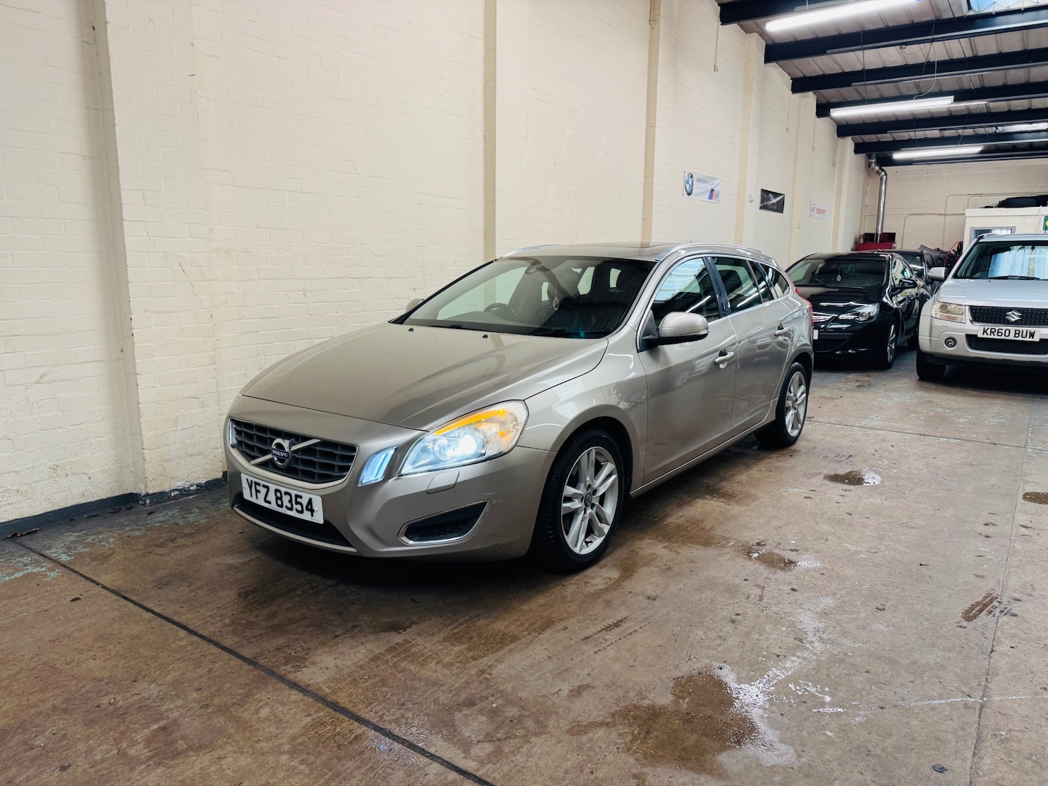 Used Volvo V60 2012 for sale - 76588894: Photo 2