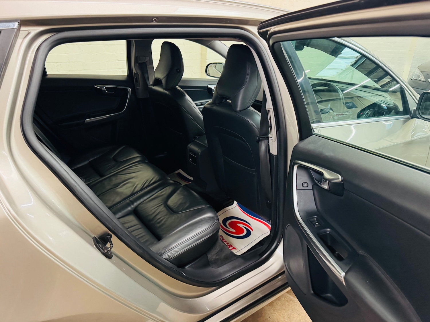 Used Volvo V60 2012 for sale - 76588894: Photo 21