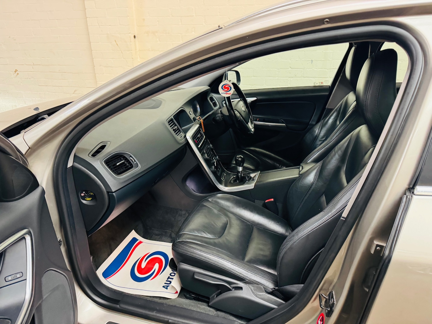 Used Volvo V60 2012 for sale - 76588894: Photo 23