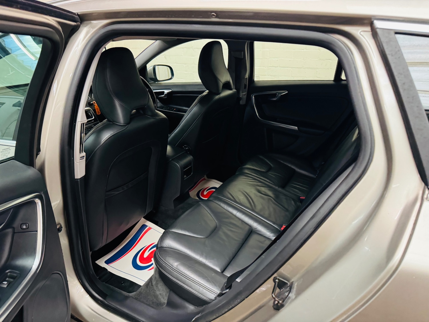 Used Volvo V60 2012 for sale - 76588894: Photo 28