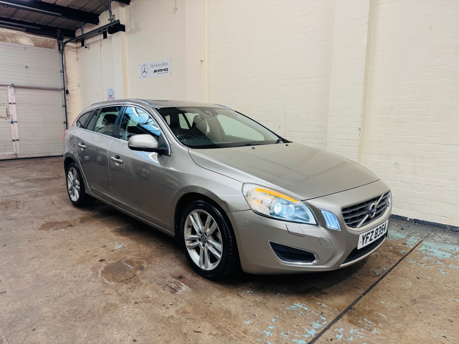 Used Volvo V60 2012 for sale - 76588894: Photo 8
