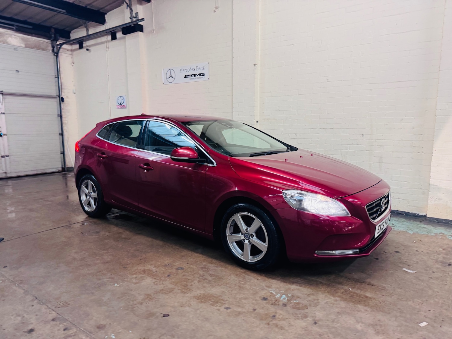 Used Volvo V40 2013 for sale - 77137052: Photo 2