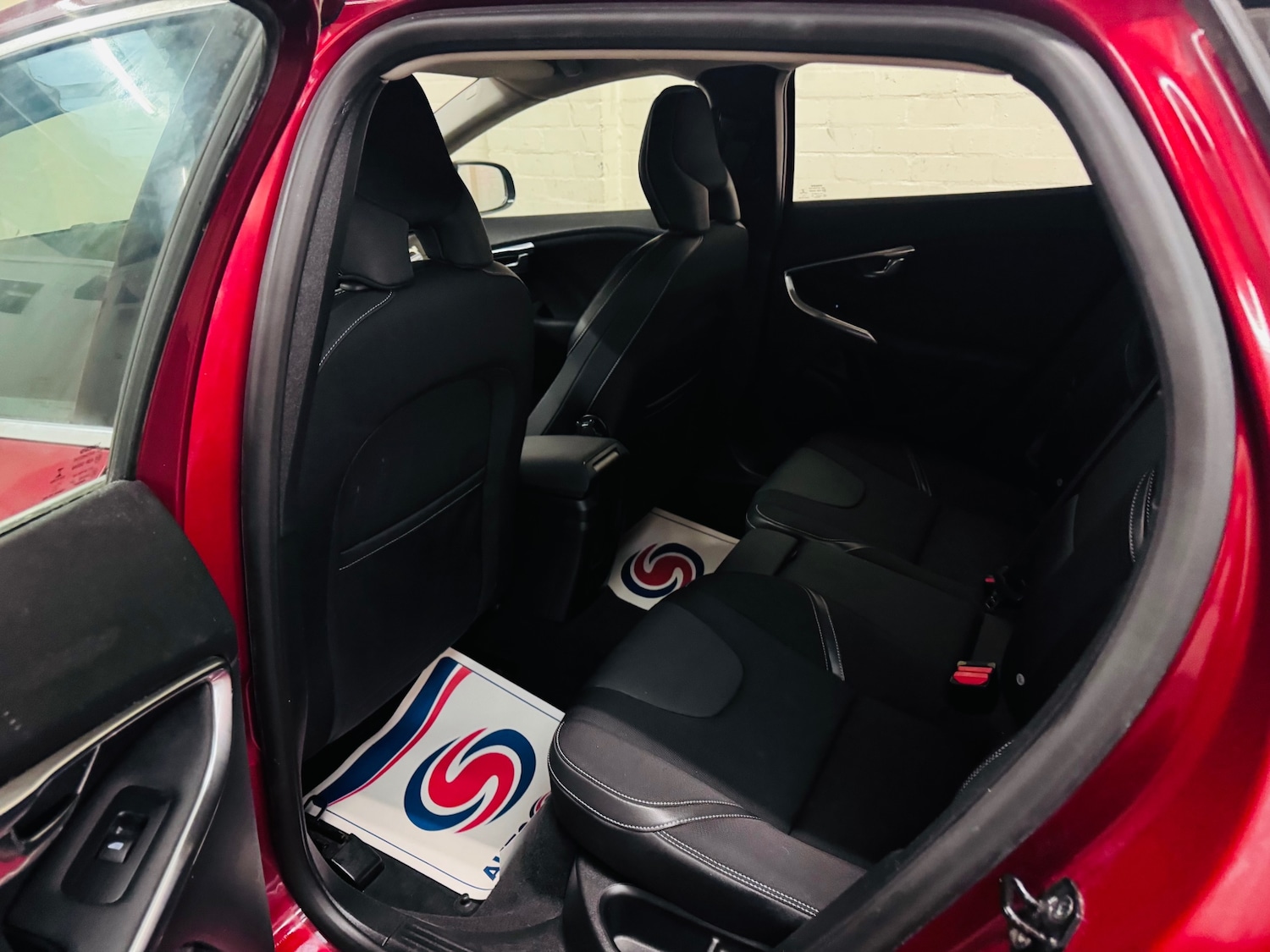 Used Volvo V40 2013 for sale - 77137052: Photo 21