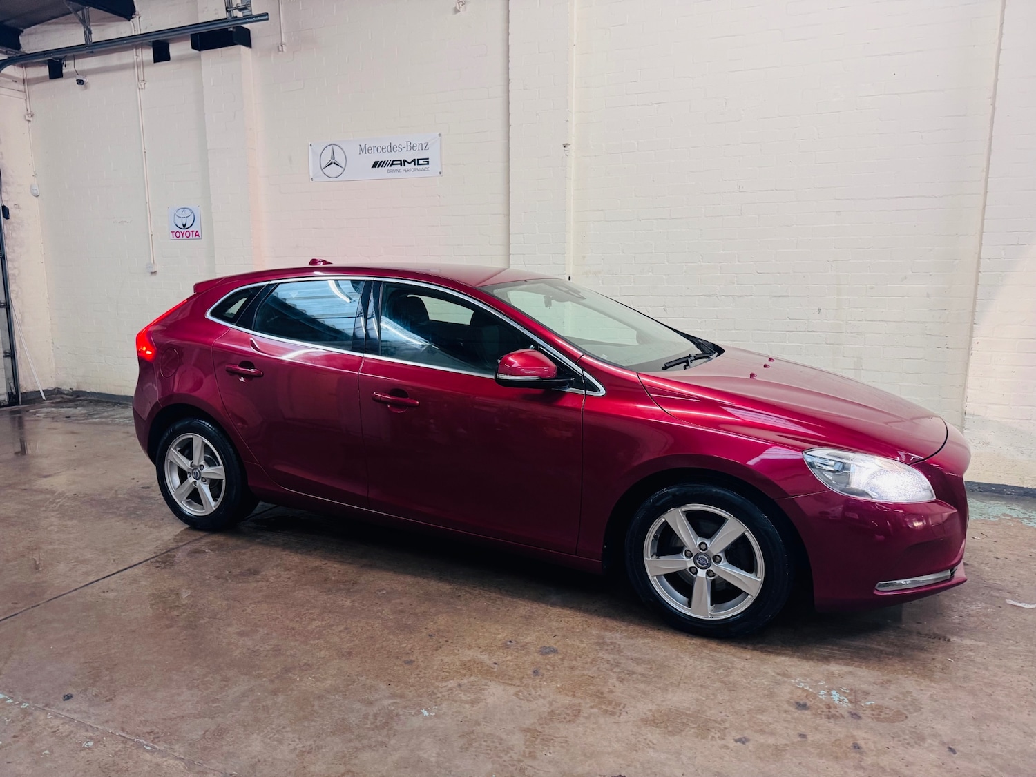 Used Volvo V40 2013 for sale - 77137052: Photo 3