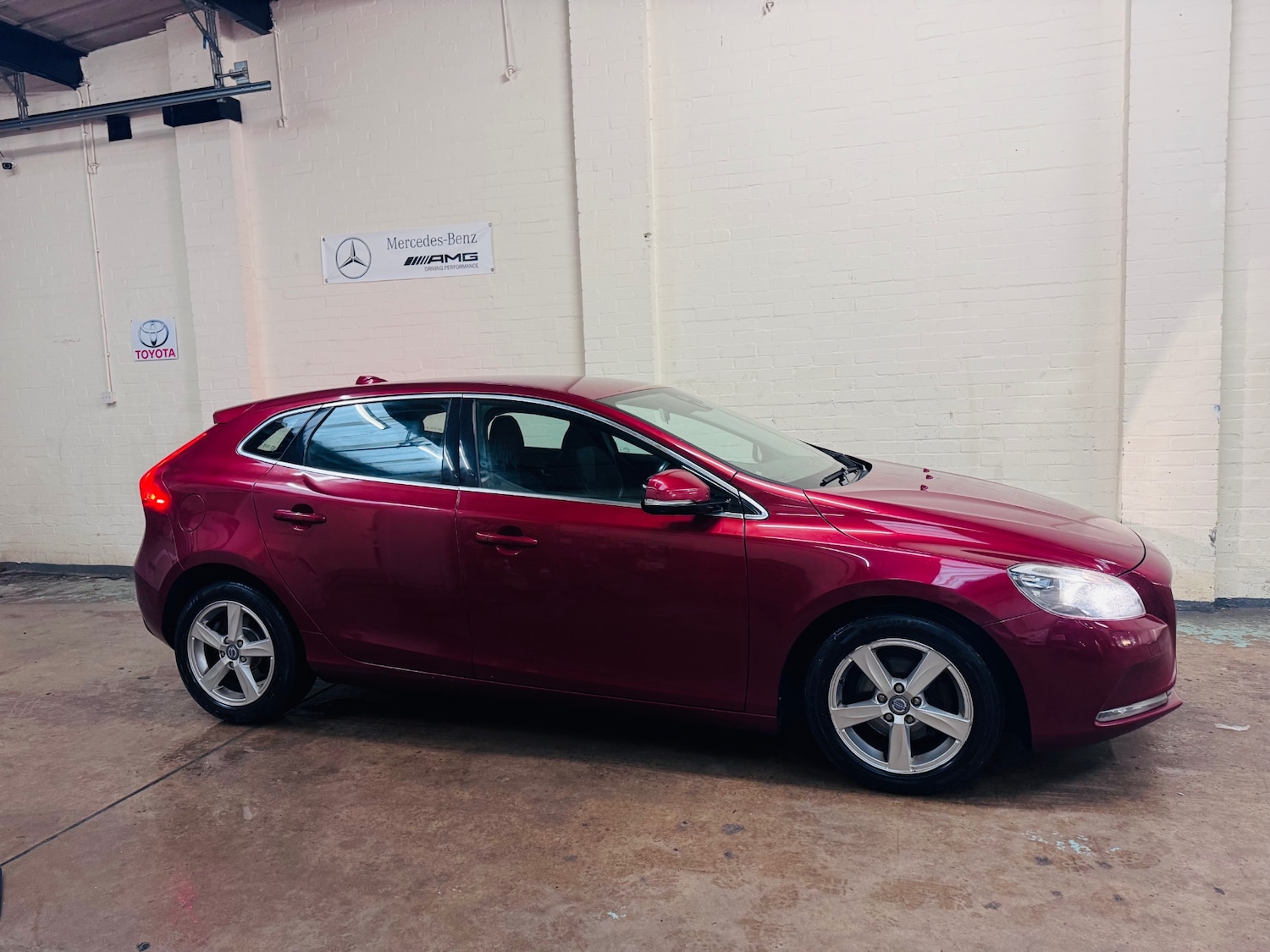 Used Volvo V40 2013 for sale - 77137052: Photo 4