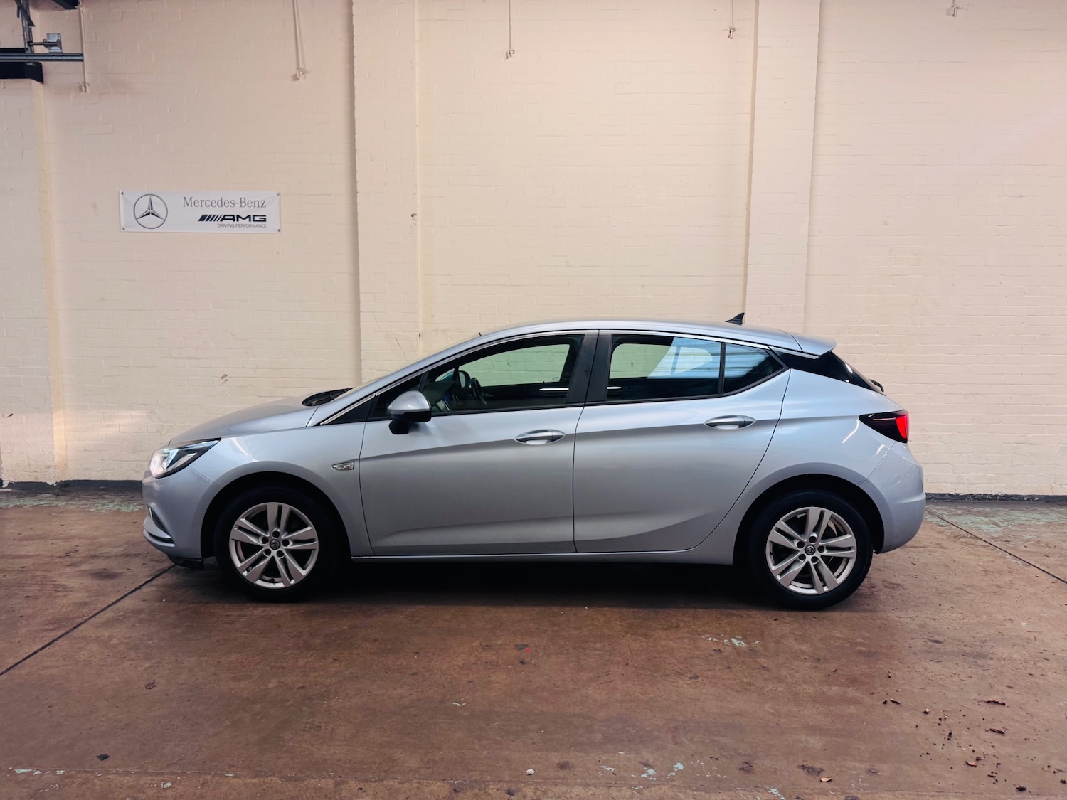 Used Vauxhall Astra 2017 for sale - 77208607: Photo 4