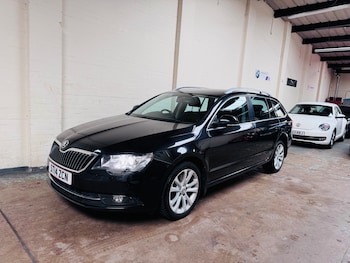 Used Skoda Superb 2014 for sale - 77946196: Photo