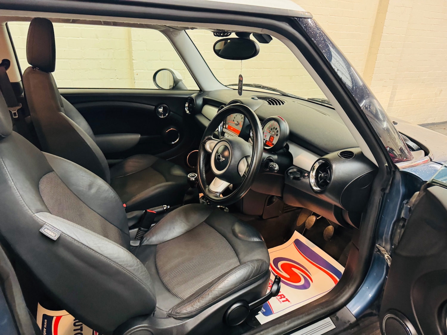 Used MINI Hatch 2010 for sale - 76792490: Photo 15