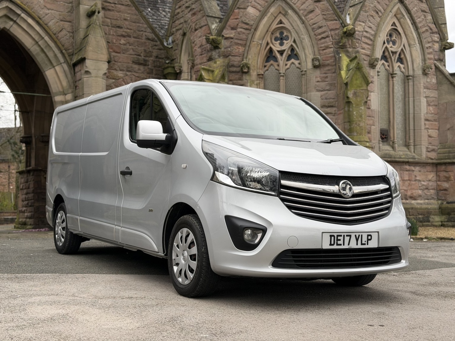 Used Vauxhall Vivaro 2017 for sale - 77997276: Photo 2
