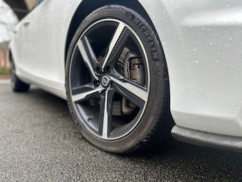 Used Volvo V40 2017 for sale - 78646787: Photo