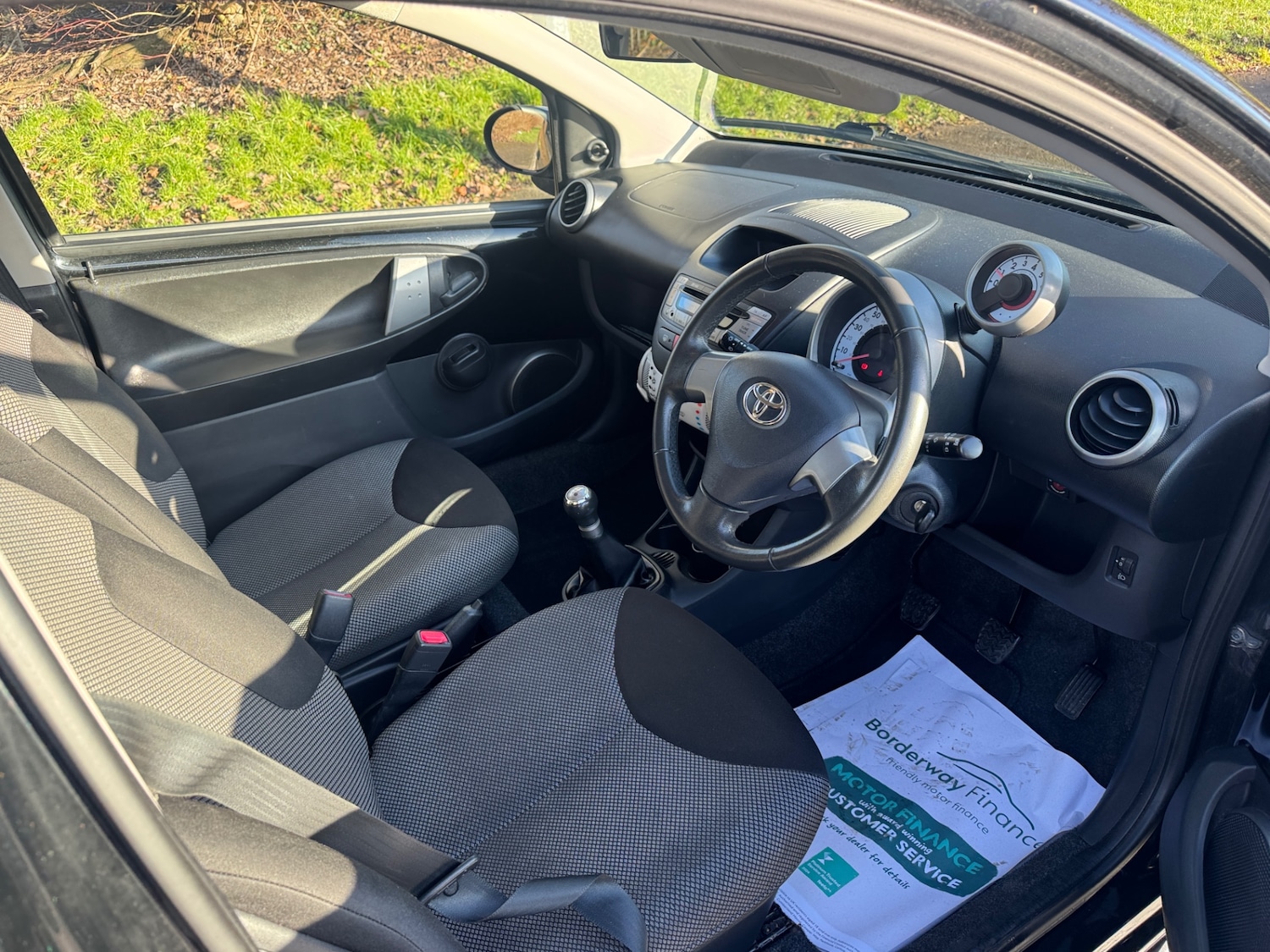 Used Toyota AYGO 2013 for sale - 77234660: Photo 2