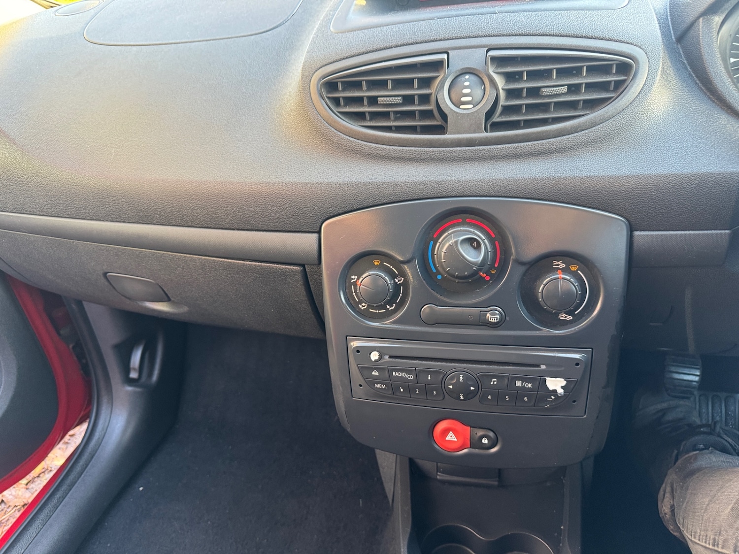 Used Renault Clio 2009 for sale - 76795097: Photo 8