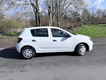 Used Dacia Sandero 2013 for sale - 77951062: Photo