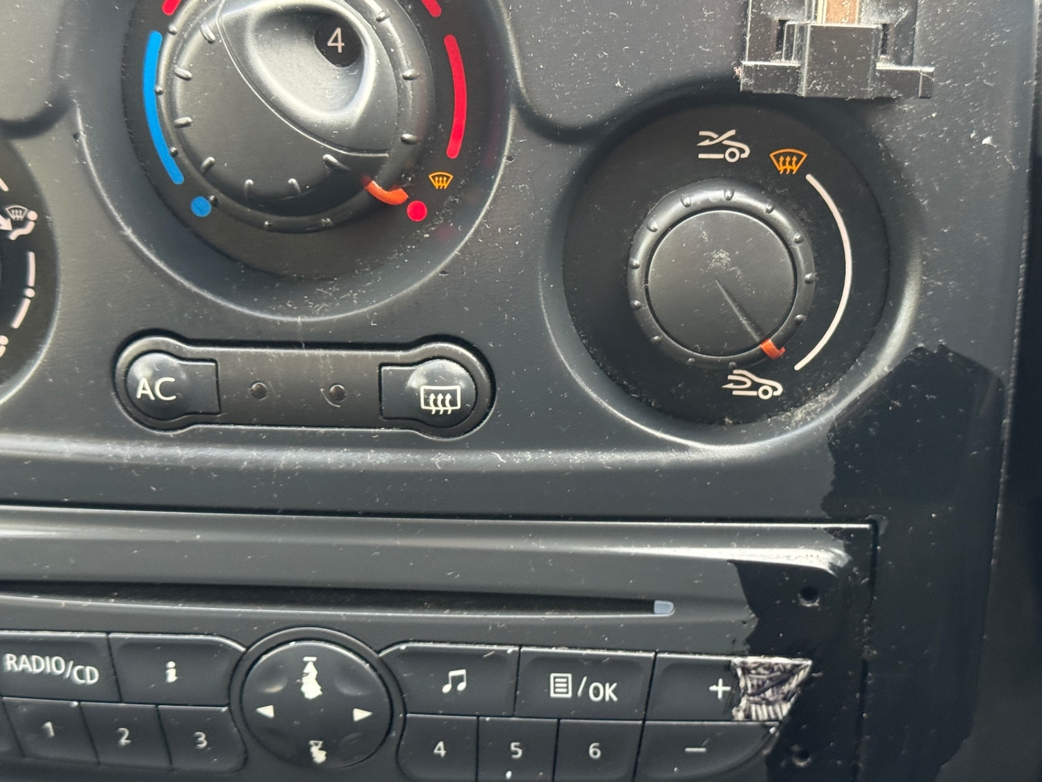 Used Renault Clio 2011 for sale - 76796182: Photo 12