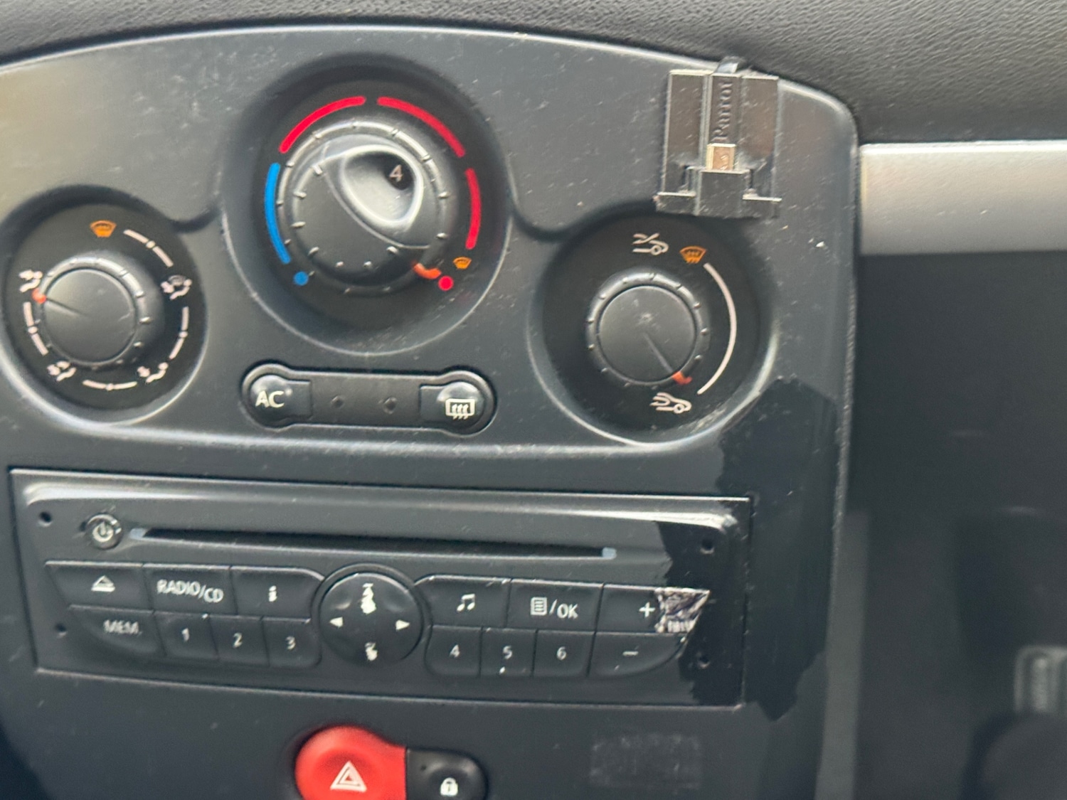 Used Renault Clio 2011 for sale - 76796182: Photo 13