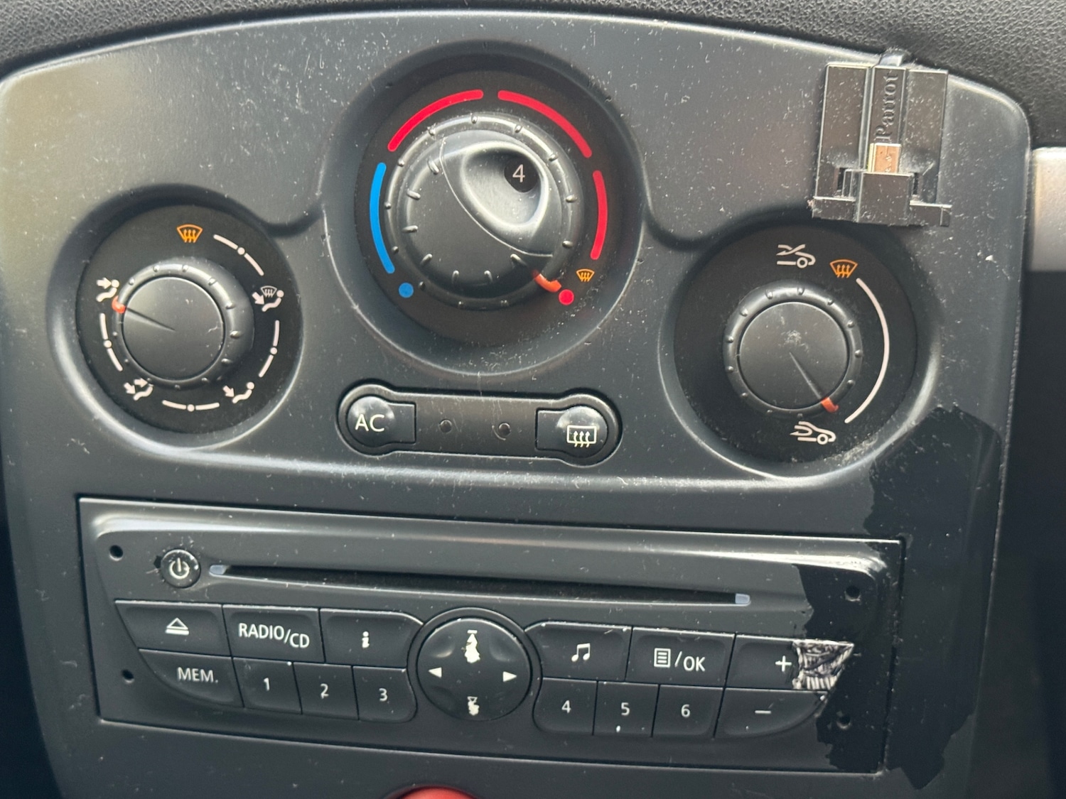 Used Renault Clio 2011 for sale - 76796182: Photo 14