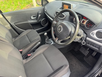 Used Renault Clio 2011 for sale - 76796182: Photo