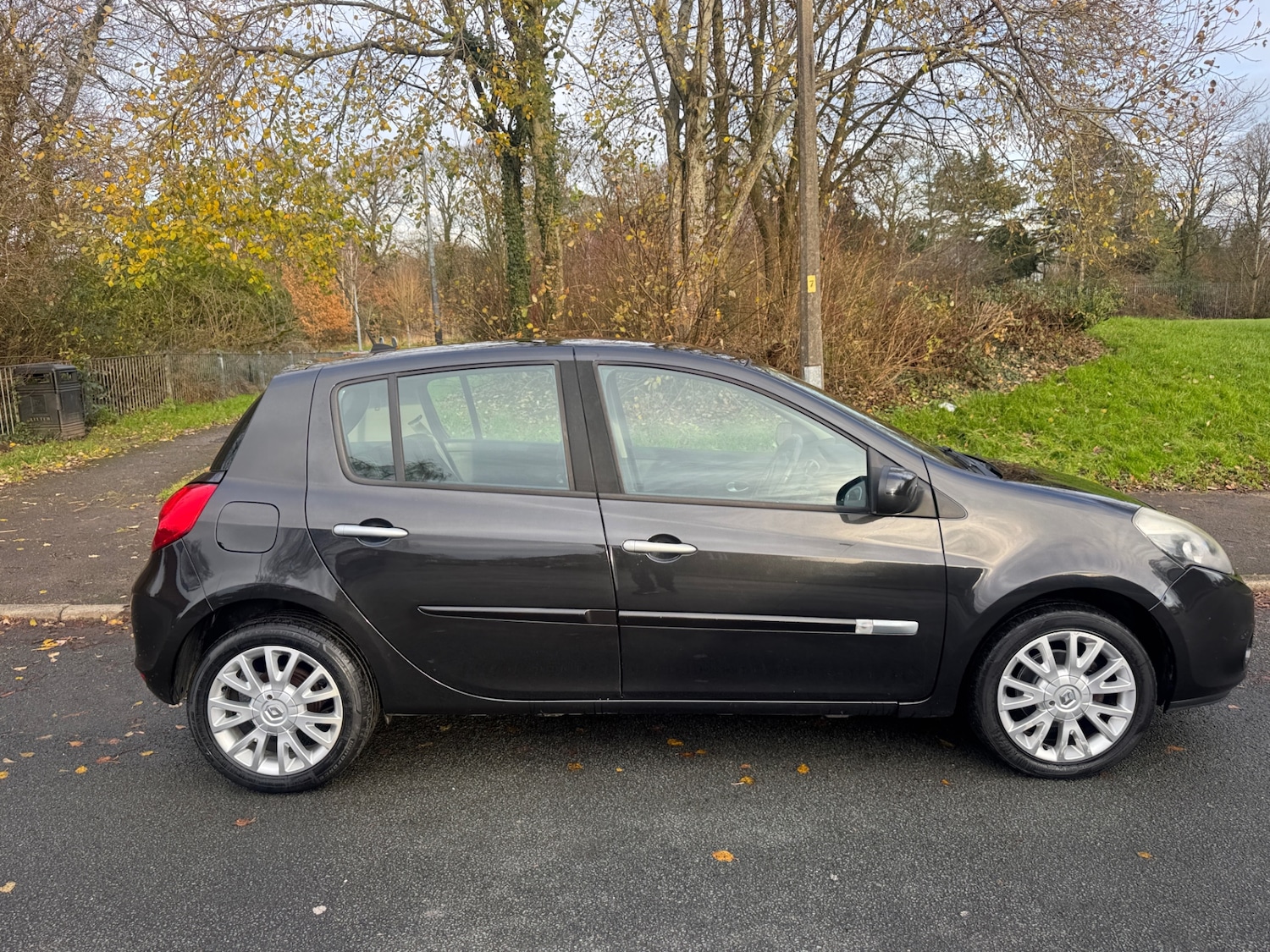 Used Renault Clio 2011 for sale - 76796182: Photo 4