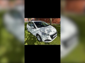 Used Peugeot 208 2015 for sale - 78867599: Photo