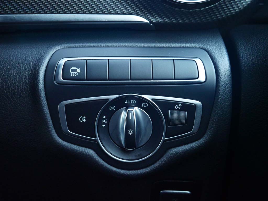 Used Mercedes-Benz V-Class 2020 for sale - 76680923: Photo 16