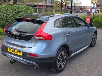 Used Volvo V40 2018 for sale - 79405655: Photo