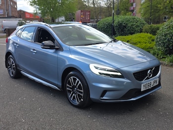 Used Volvo V40 2018 for sale - 78568556: Photo