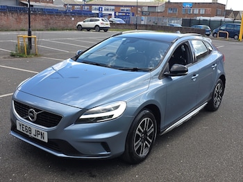 Used Volvo V40 2018 for sale - 78568556: Photo