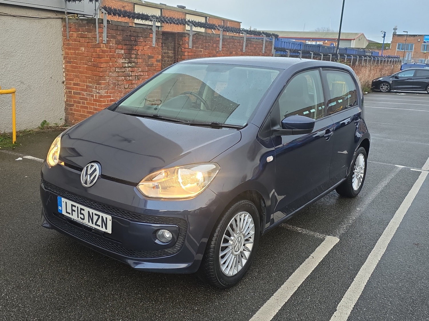 Used Volkswagen up! 2015 for sale - 76897326: Photo 1
