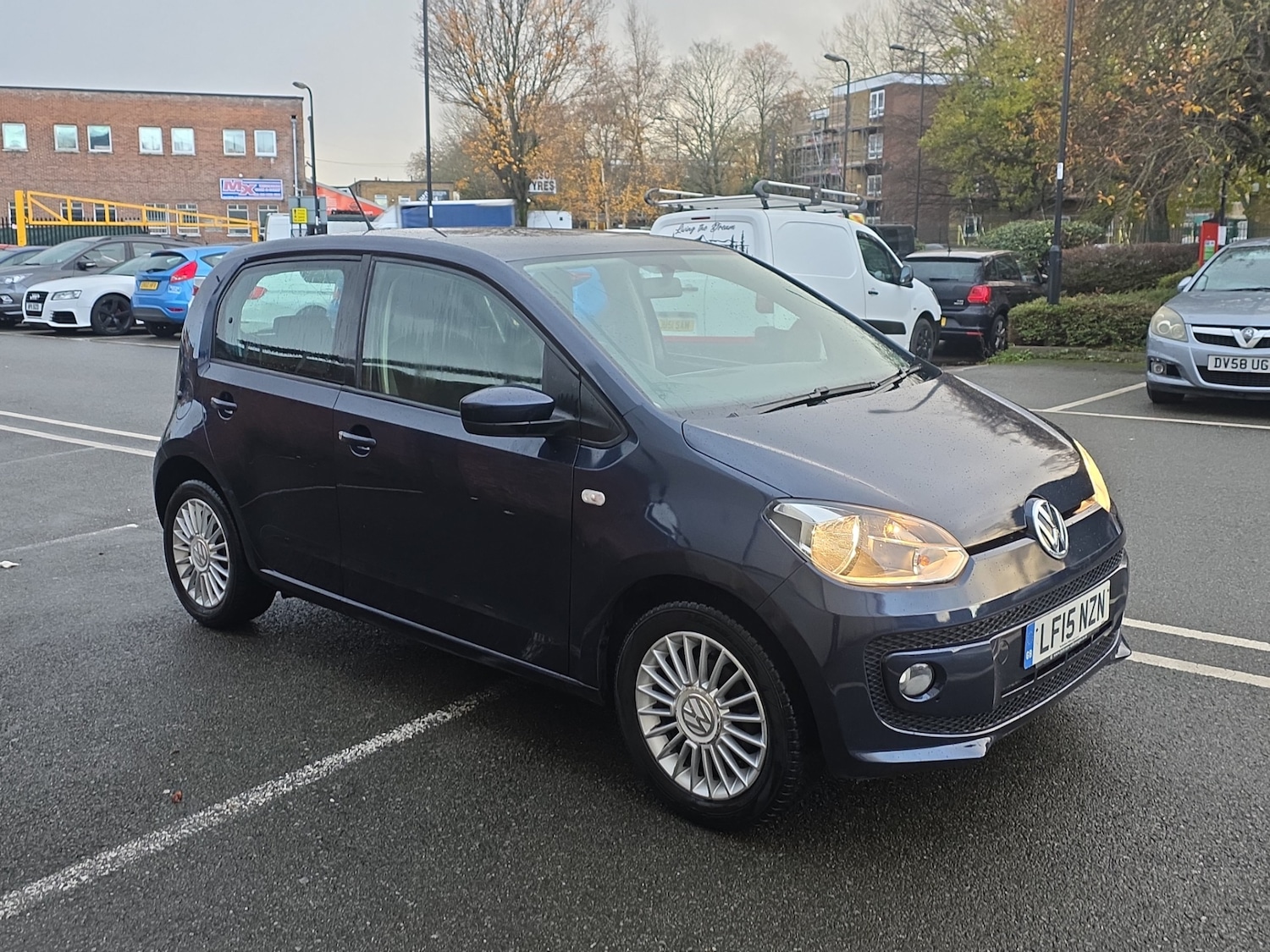 Used Volkswagen up! 2015 for sale - 76897326: Photo 2