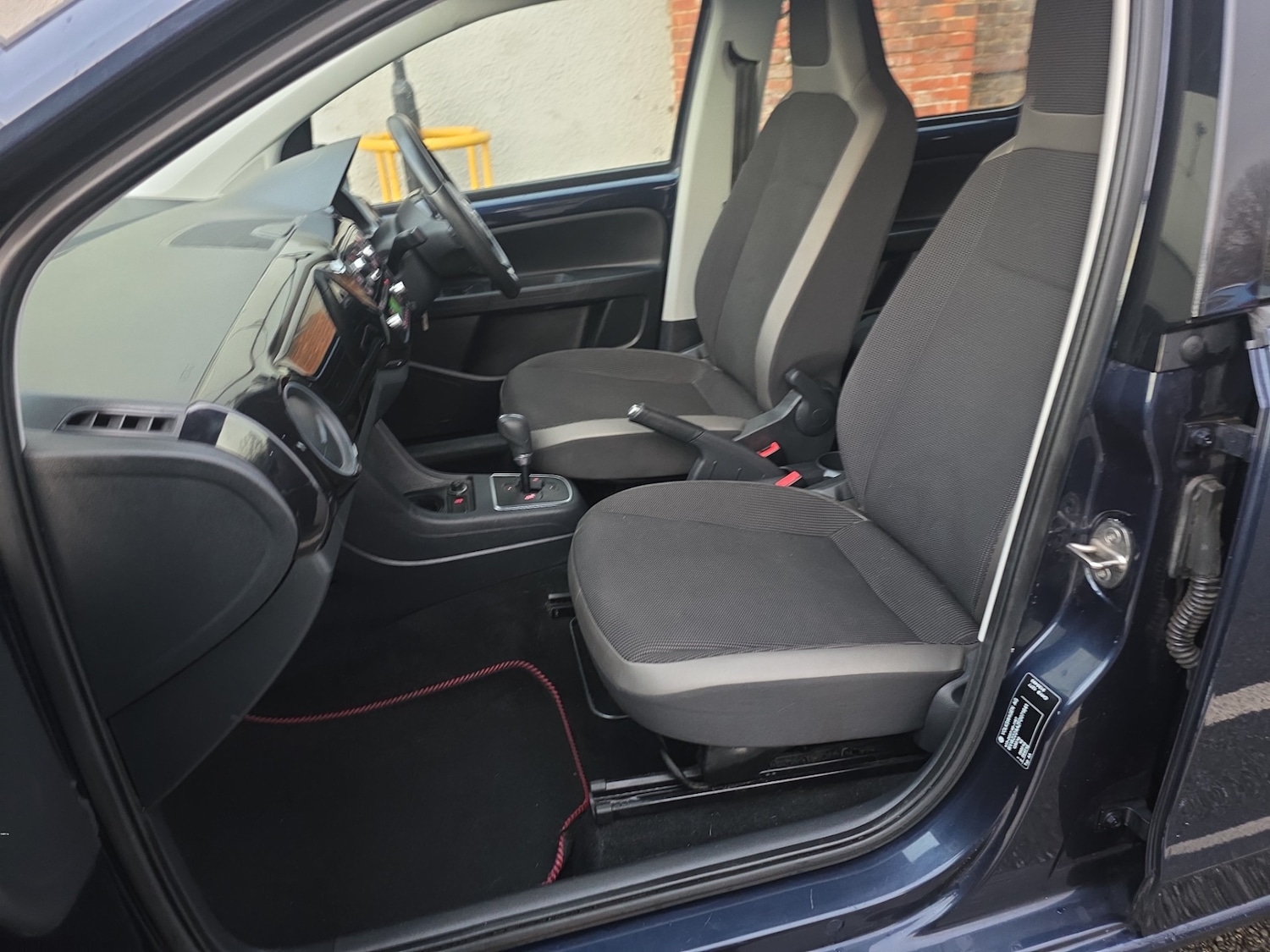 Used Volkswagen up! 2015 for sale - 76897326: Photo 5