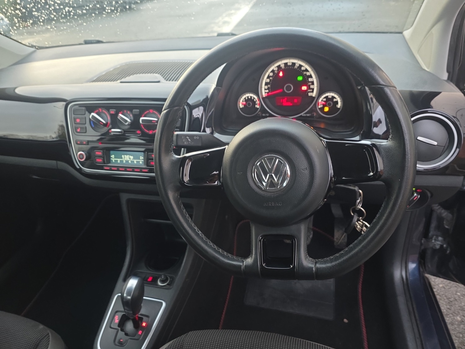 Used Volkswagen up! 2015 for sale - 76897326: Photo 9