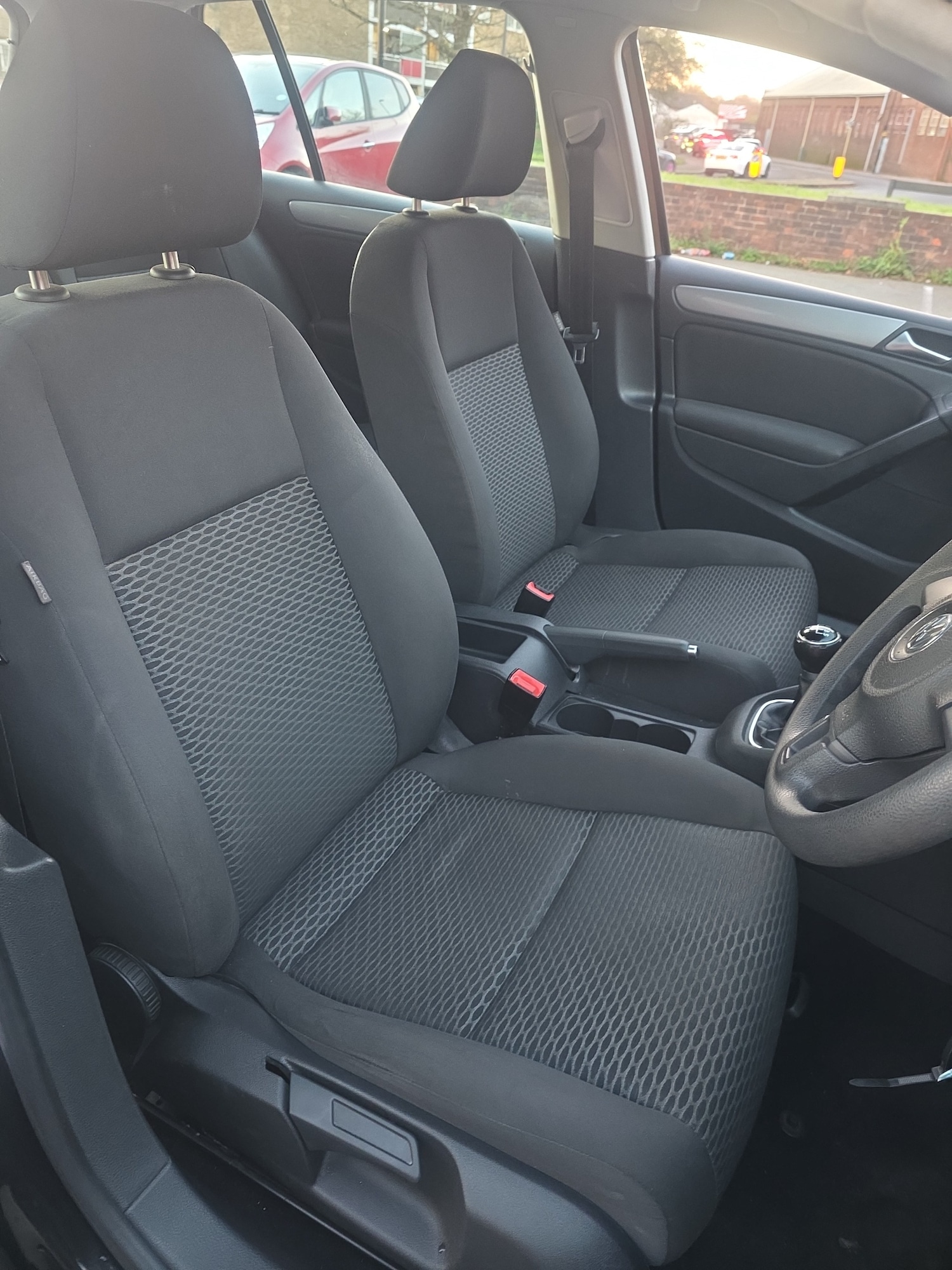 Used Volkswagen Golf 2010 for sale - 76673033: Photo 4