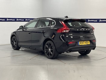 Used Volvo V40 2017 for sale - 76210743: Photo