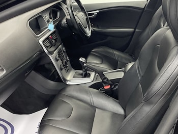 Used Volvo V40 2017 for sale - 76210743: Photo