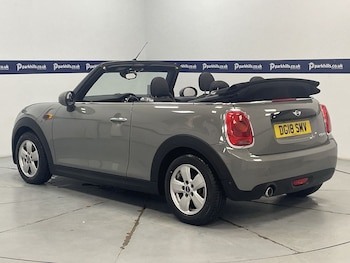 Used MINI Convertible 2018 for sale - 76510213: Photo