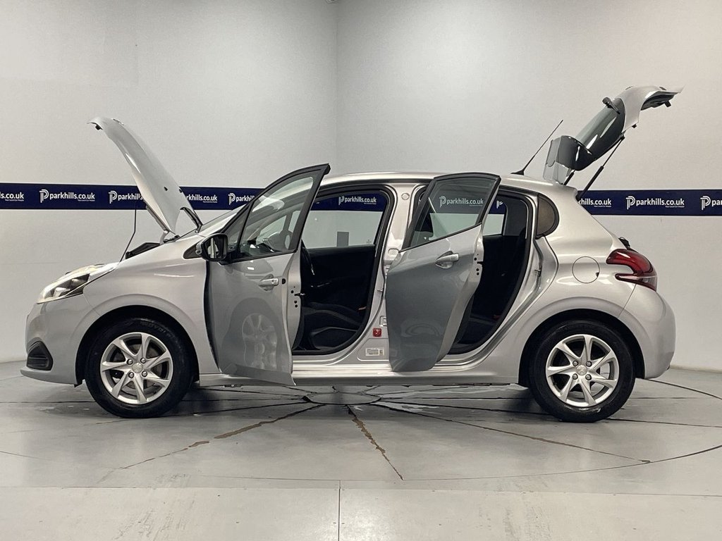 Used Peugeot 208 2017 for sale - 76631887: Photo 19