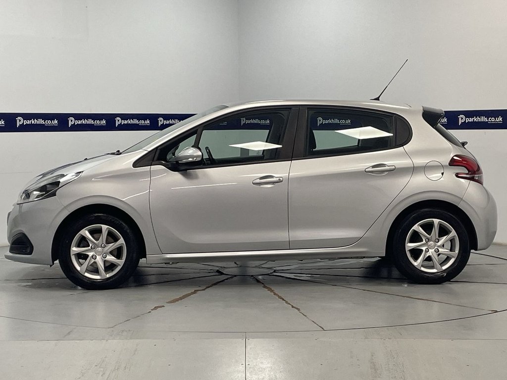 Used Peugeot 208 2017 for sale - 76631887: Photo 2