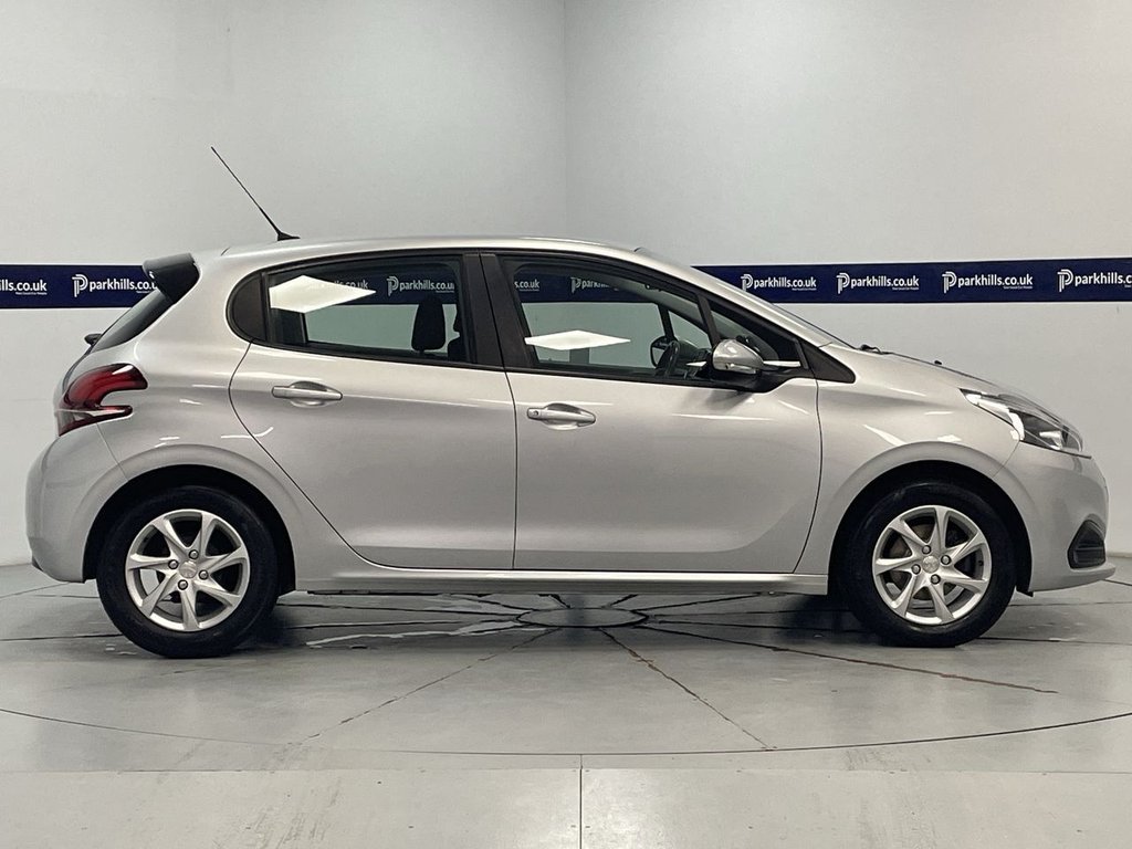 Used Peugeot 208 2017 for sale - 76631887: Photo 9