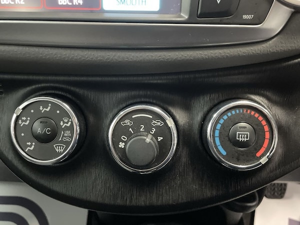 Used Toyota Yaris 2013 for sale - 76256777: Photo 29