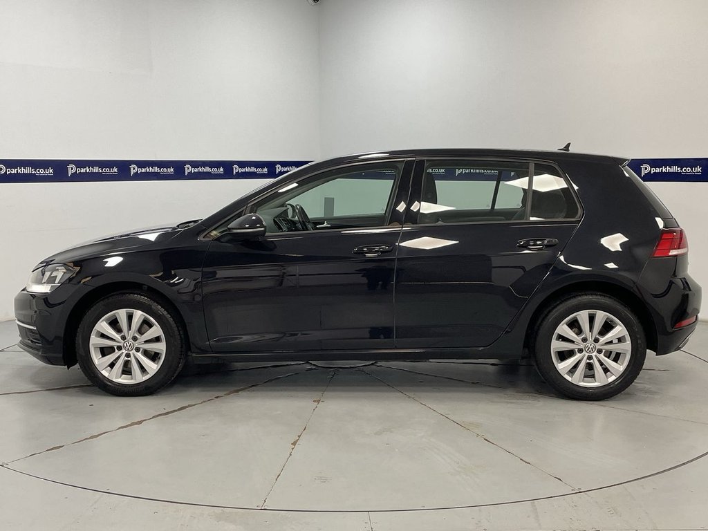 Used Volkswagen Golf 2017 for sale - 76110448: Photo 2