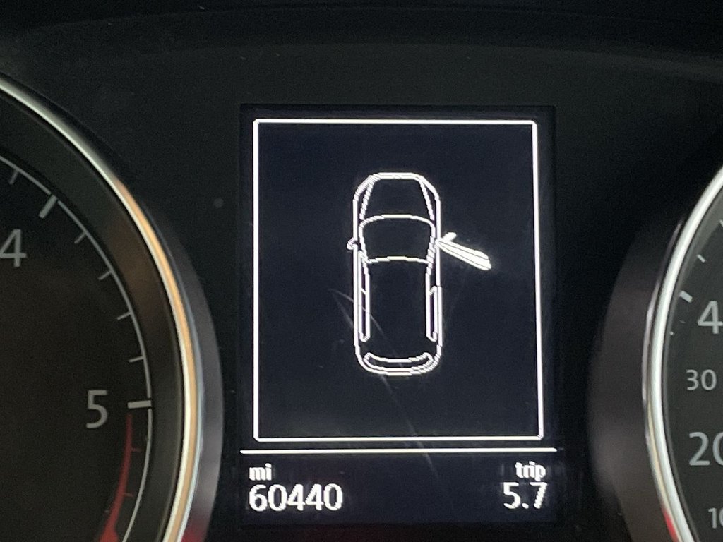 Used Volkswagen Golf 2017 for sale - 76110448: Photo 30