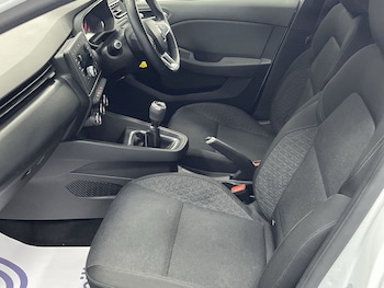 Used Renault Clio 2020 for sale - 76210713: Photo