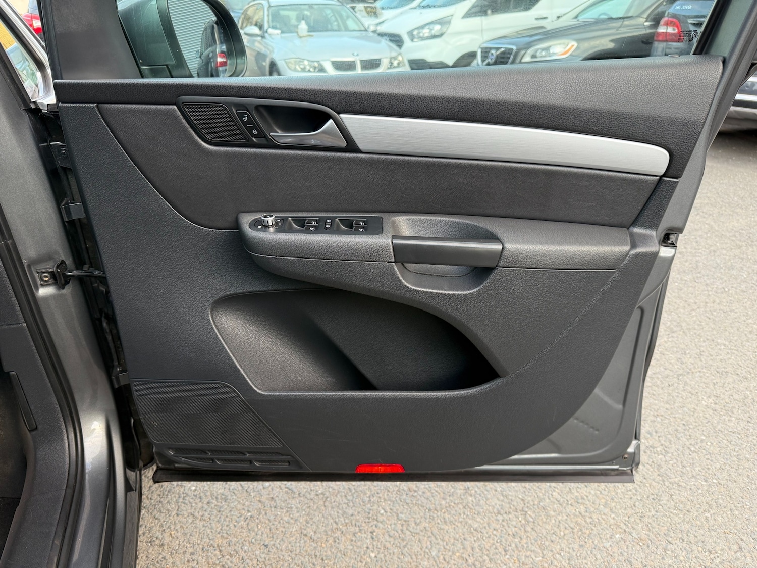 Used Volkswagen Sharan 2013 for sale - 76879743: Photo 24