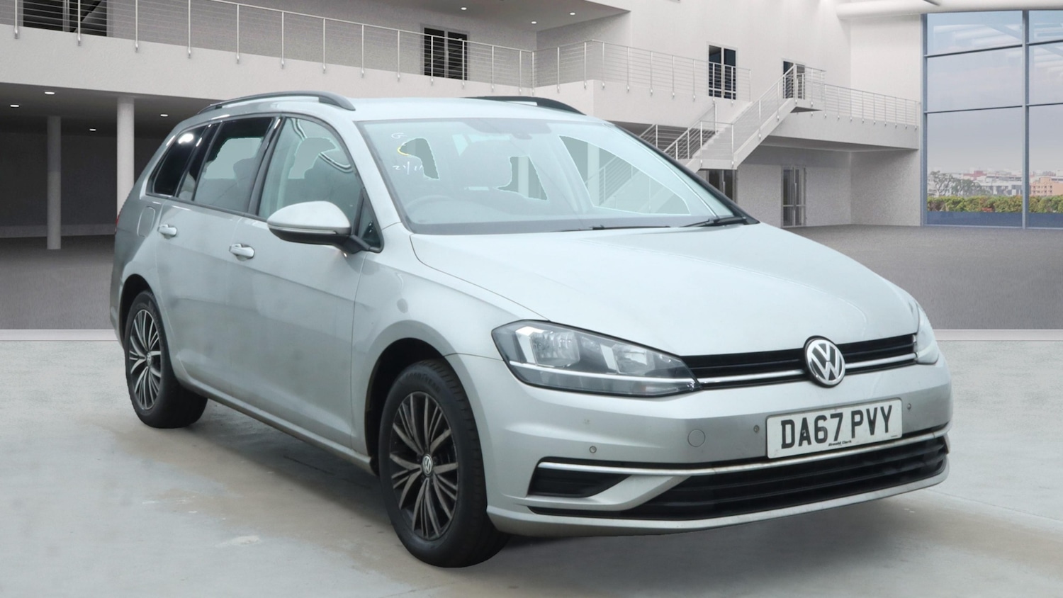 Used Volkswagen Golf 2017 for sale - 76672647: Photo 1