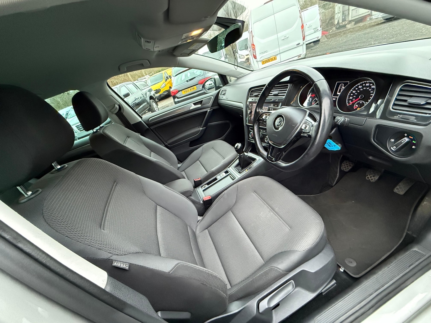 Used Volkswagen Golf 2017 for sale - 76672647: Photo 10